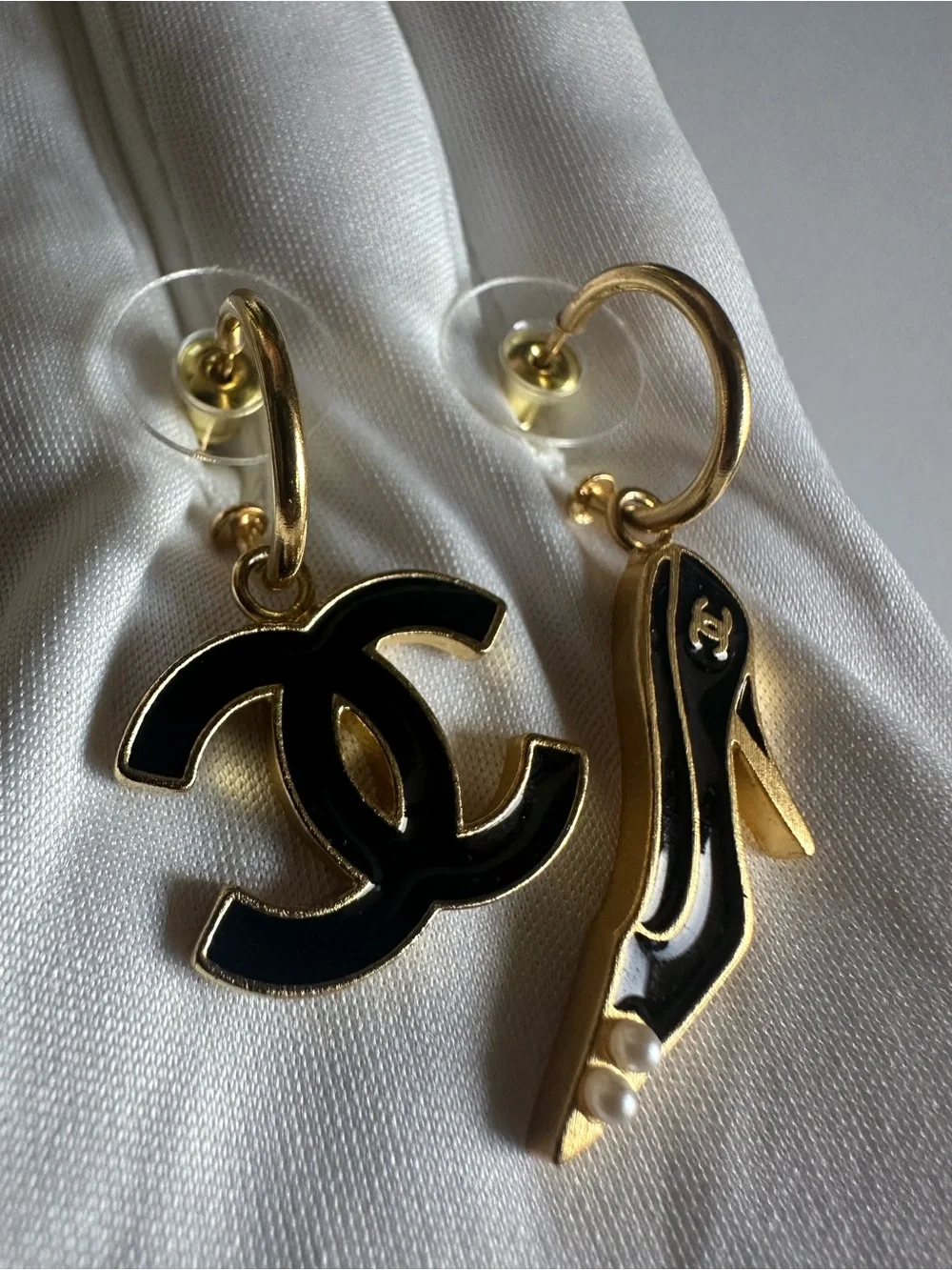 Authentic CHANEL 02A CC Logo & High Heel Mismatched Drop Earrings Black Gold